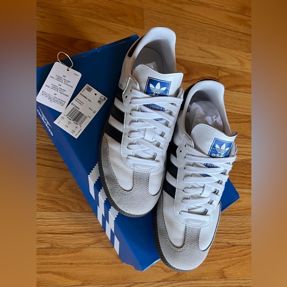 Adidas SAMBA - Classic White and Black Trainers - Picture 2 of 6